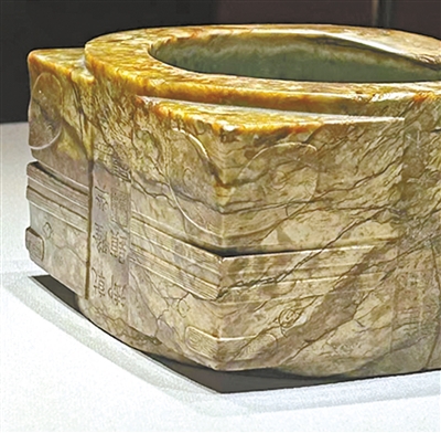 从石到器 我们对玉的喜爱从未停止 从石到器 我们对玉的喜爱从未停止