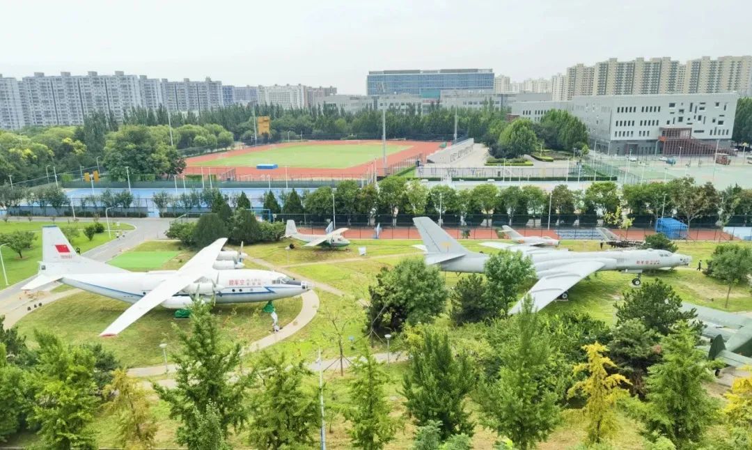 12架退役飞机停进北京这所高校！
