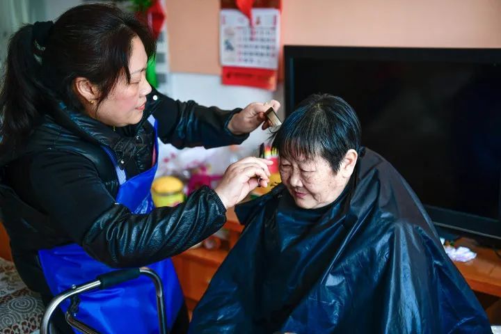 只收5元!她坚持了14年…… 只收5元!她坚持了14年……