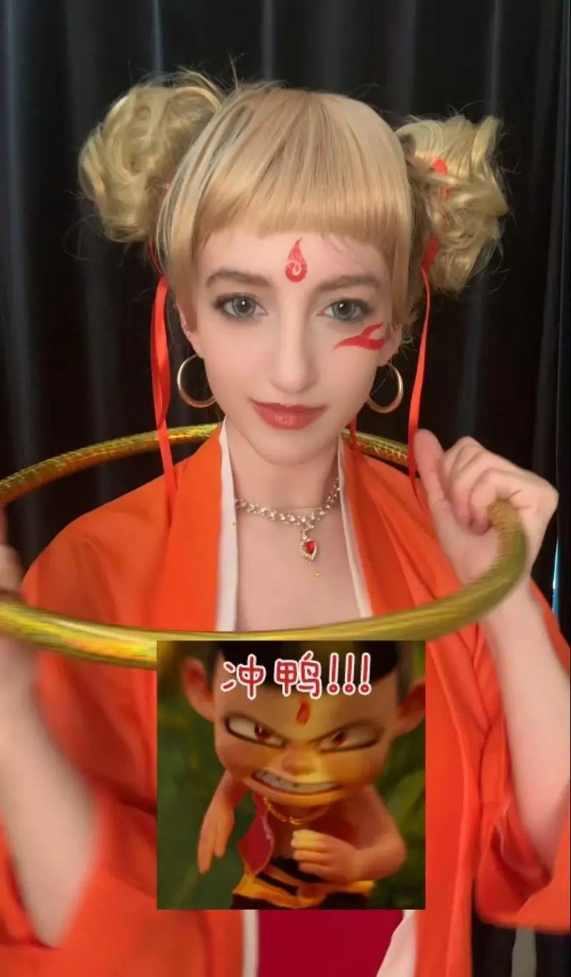 美国姑娘扮“哪吒”爆火！网友：让你模仿，没让你超越