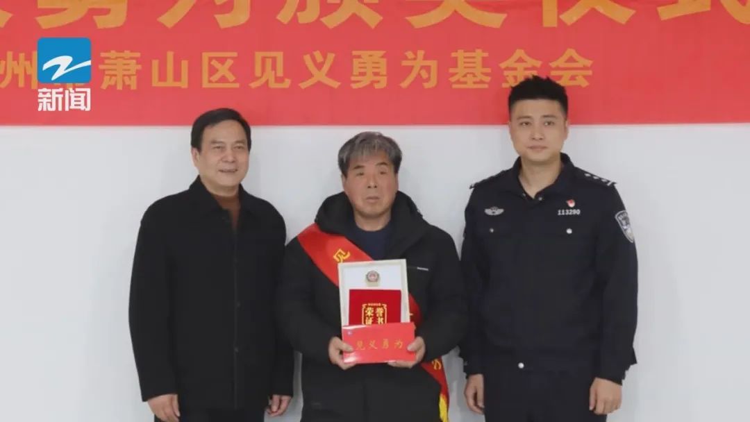 76岁老人坠河,58岁的保洁员挺身而出 76岁老人坠河,58岁的保洁员挺身而出