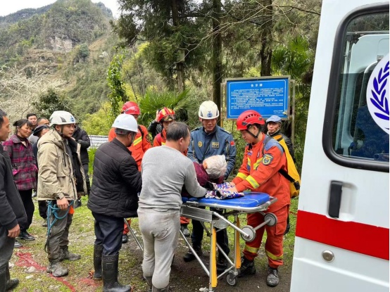 老夫妻一同上山,一个不注意妻子失联6天5夜 老夫妻一同上山,一个不注意妻子失联6天5夜
