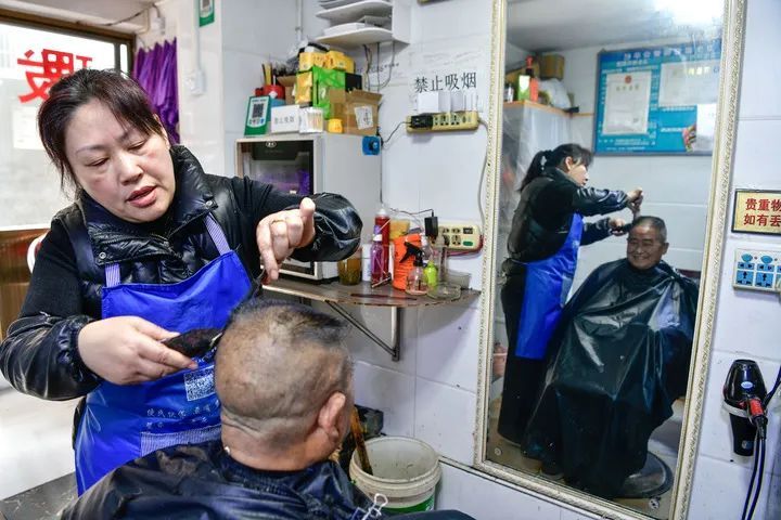 只收5元!她坚持了14年…… 只收5元!她坚持了14年……