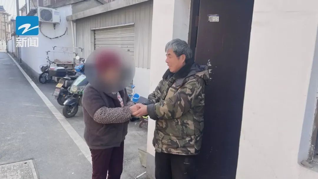 76岁老人坠河,58岁的保洁员挺身而出 76岁老人坠河,58岁的保洁员挺身而出