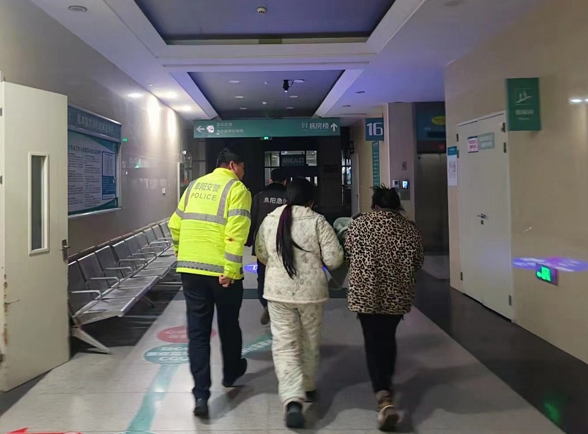 阜阳街头突发!民警喊出一句话,车辆纷纷让行…… 阜阳街头突发!民警喊出一句话,车辆纷纷让行……