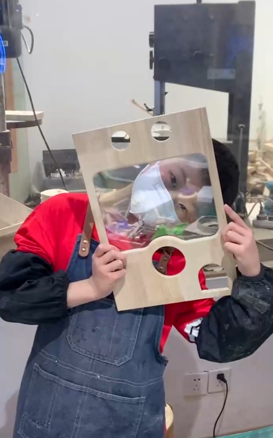 武汉10岁小孩哥迷上做家具，网友怒赞“上链接”！妈妈：有5年木工工龄