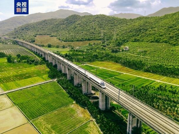 今起海南环岛高铁实现公交化运行