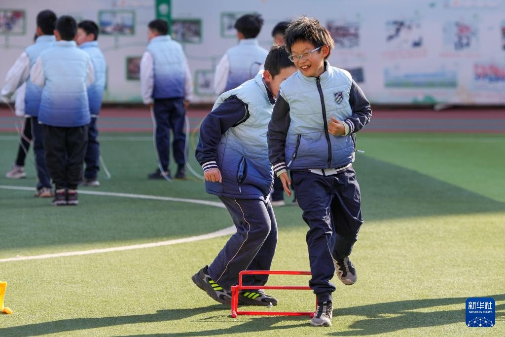 新华全媒+丨北京推行“体育八条” 打造“能出汗的体育课” 新华全媒+丨北京推行“体育八条” 打造“能出汗的体育课”