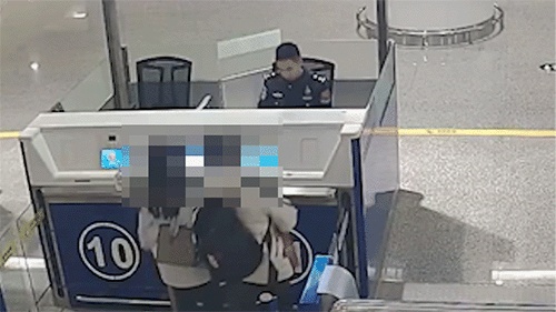 男子携外国女友回国结婚,机场发生大乌龙! 男子携外国女友回国结婚,机场发生大乌龙!