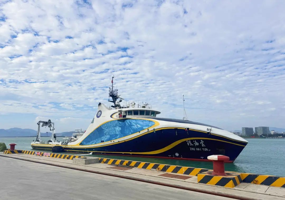 全球首艘，首泊三亚！