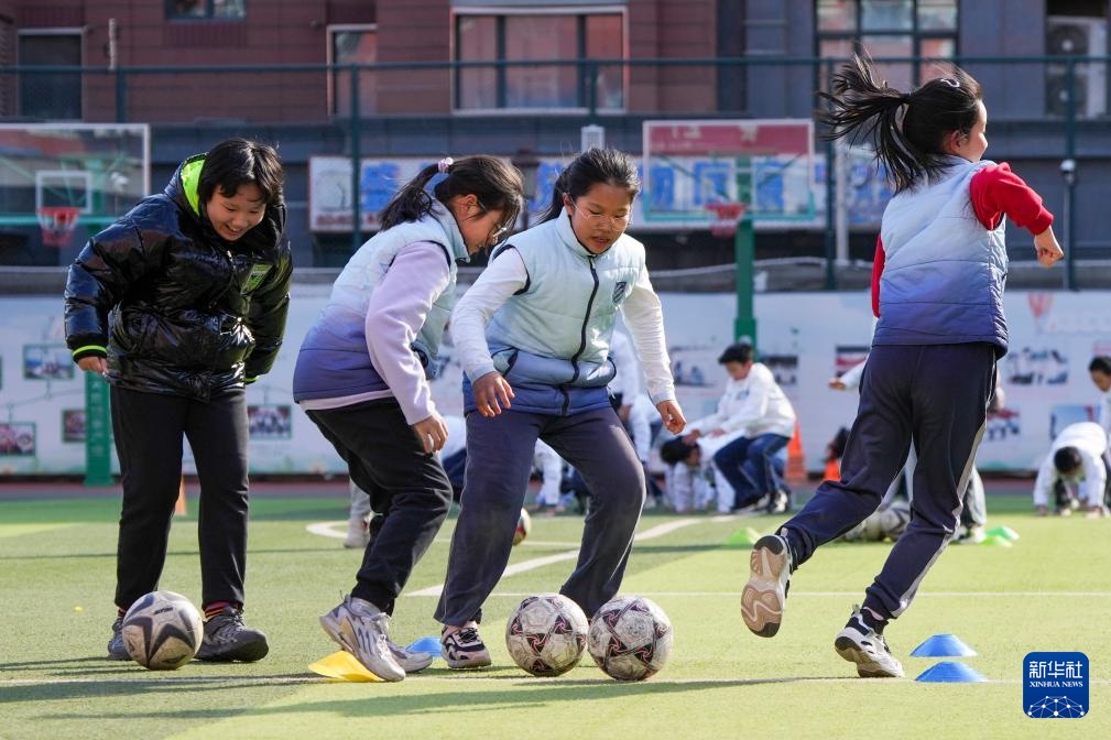 新华全媒+丨北京推行“体育八条” 打造“能出汗的体育课” 新华全媒+丨北京推行“体育八条” 打造“能出汗的体育课”