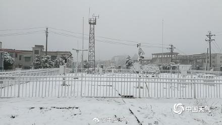 贵州多地3月飘雪天地银白 贵州多地3月飘雪天地银白