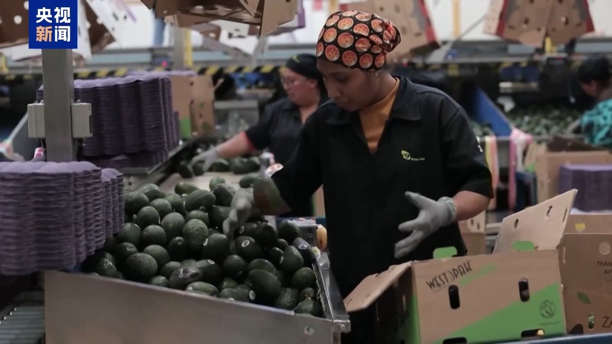 特朗普宣布暂缓对墨加关税至4月2日 墨总统称将推动本土生产与消费
