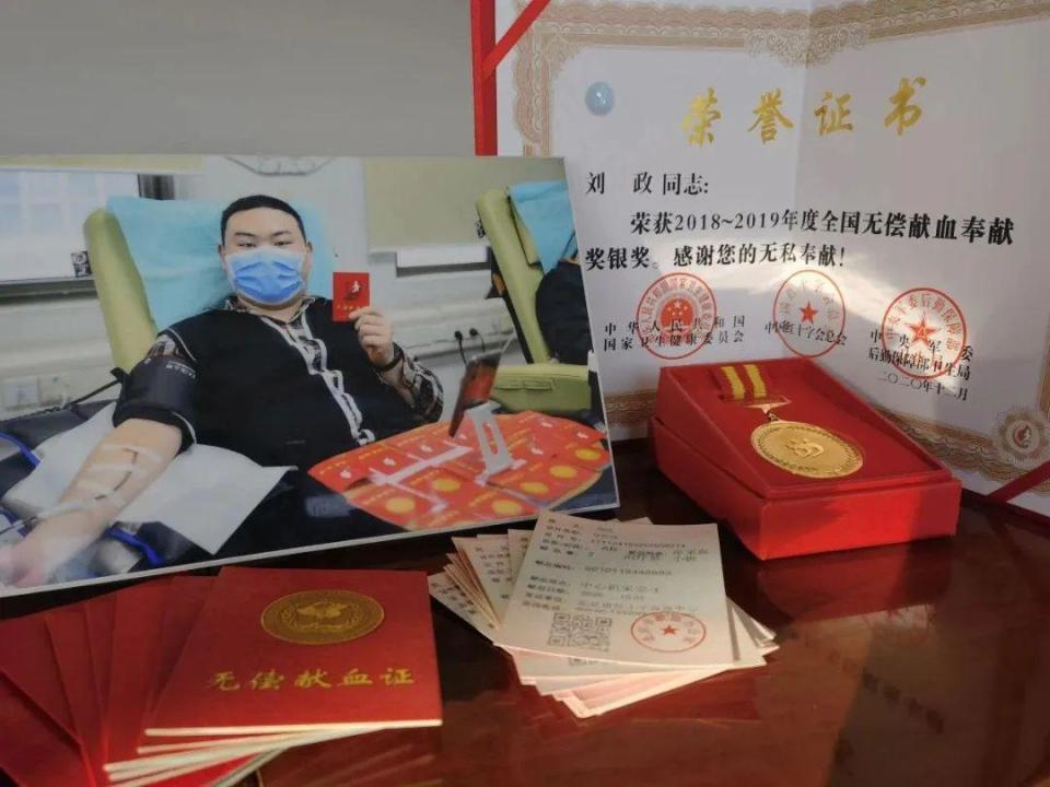 民办二本毕业，还记得“六战法考”的北大保安刘政吗？他当律师了！