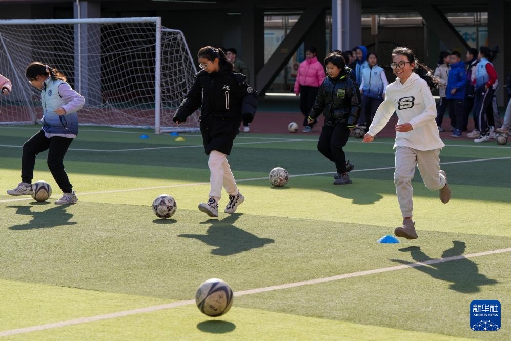 新华全媒+丨北京推行“体育八条” 打造“能出汗的体育课” 新华全媒+丨北京推行“体育八条” 打造“能出汗的体育课”