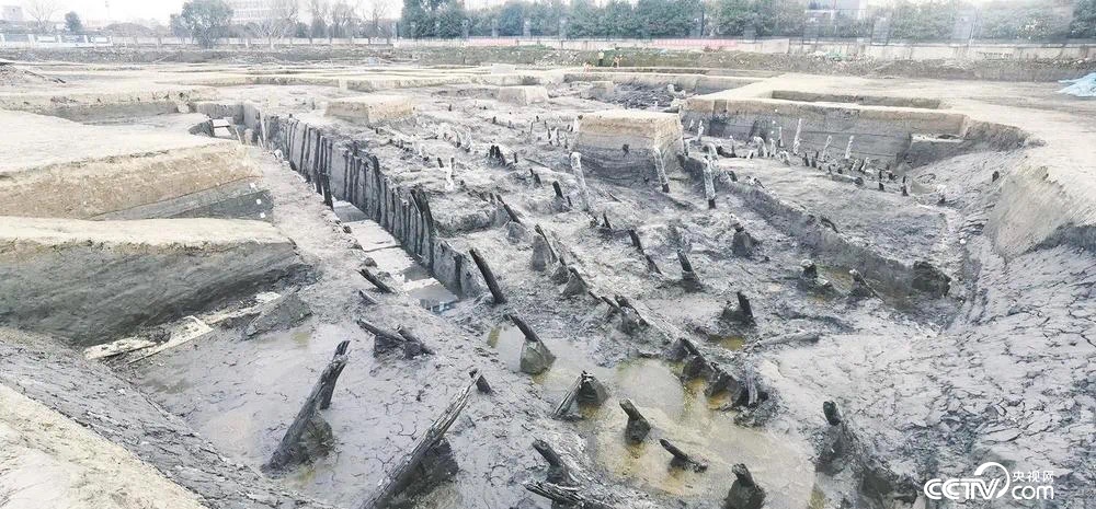 规模庞大保存完整！浙江绍兴百草园遗址发现越国连排房屋遗存