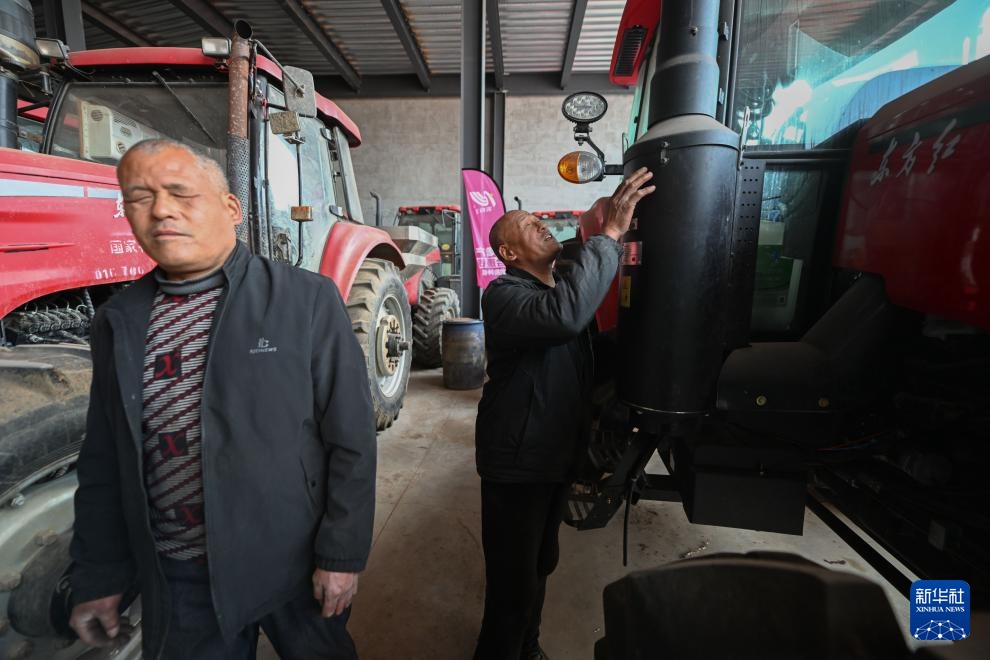 新华全媒+｜盲人兄弟的农机人生