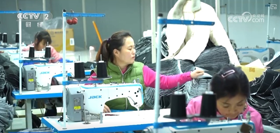 展现新时代女性别样风采 “微工厂”“妈妈岗”助力“她”更好就业 展现新时代女性别样风采 “微工厂”“妈妈岗”助力“她”更好就业