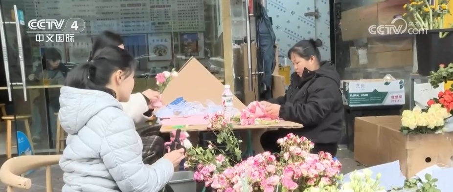 展现新时代女性别样风采 “微工厂”“妈妈岗”助力“她”更好就业 展现新时代女性别样风采 “微工厂”“妈妈岗”助力“她”更好就业