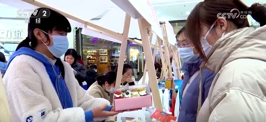 展现新时代女性别样风采 “微工厂”“妈妈岗”助力“她”更好就业 展现新时代女性别样风采 “微工厂”“妈妈岗”助力“她”更好就业