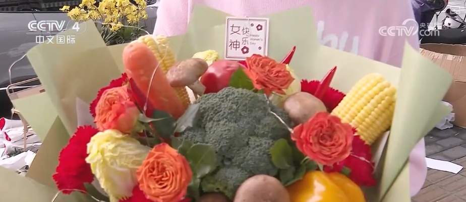 展现新时代女性别样风采 “微工厂”“妈妈岗”助力“她”更好就业 展现新时代女性别样风采 “微工厂”“妈妈岗”助力“她”更好就业