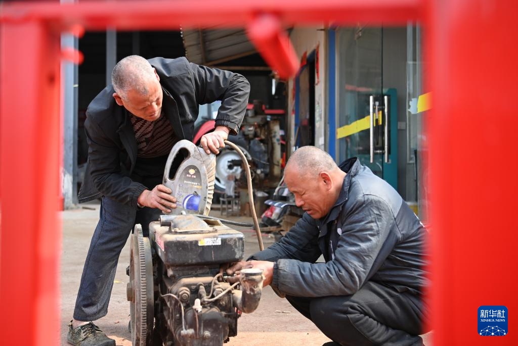 新华全媒+｜盲人兄弟的农机人生