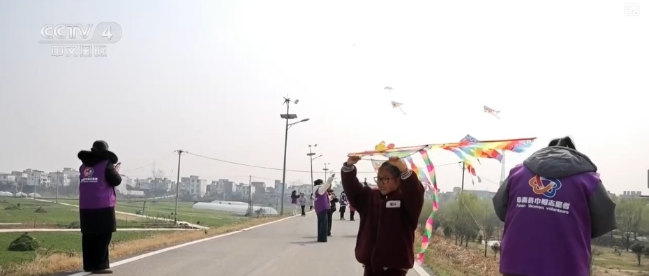 展现新时代女性别样风采 “微工厂”“妈妈岗”助力“她”更好就业 展现新时代女性别样风采 “微工厂”“妈妈岗”助力“她”更好就业