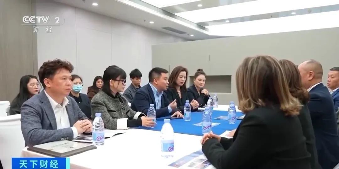 用DeepSeek“带货”！“义乌老板娘”这样赚钱