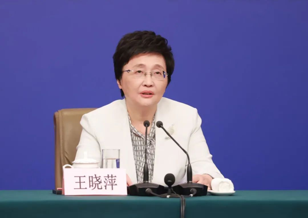 人社部部长王晓萍:破解“有活没人干”,解决“有人没活干” 人社部部长王晓萍:破解“有活没人干”,解决“有人没活干”