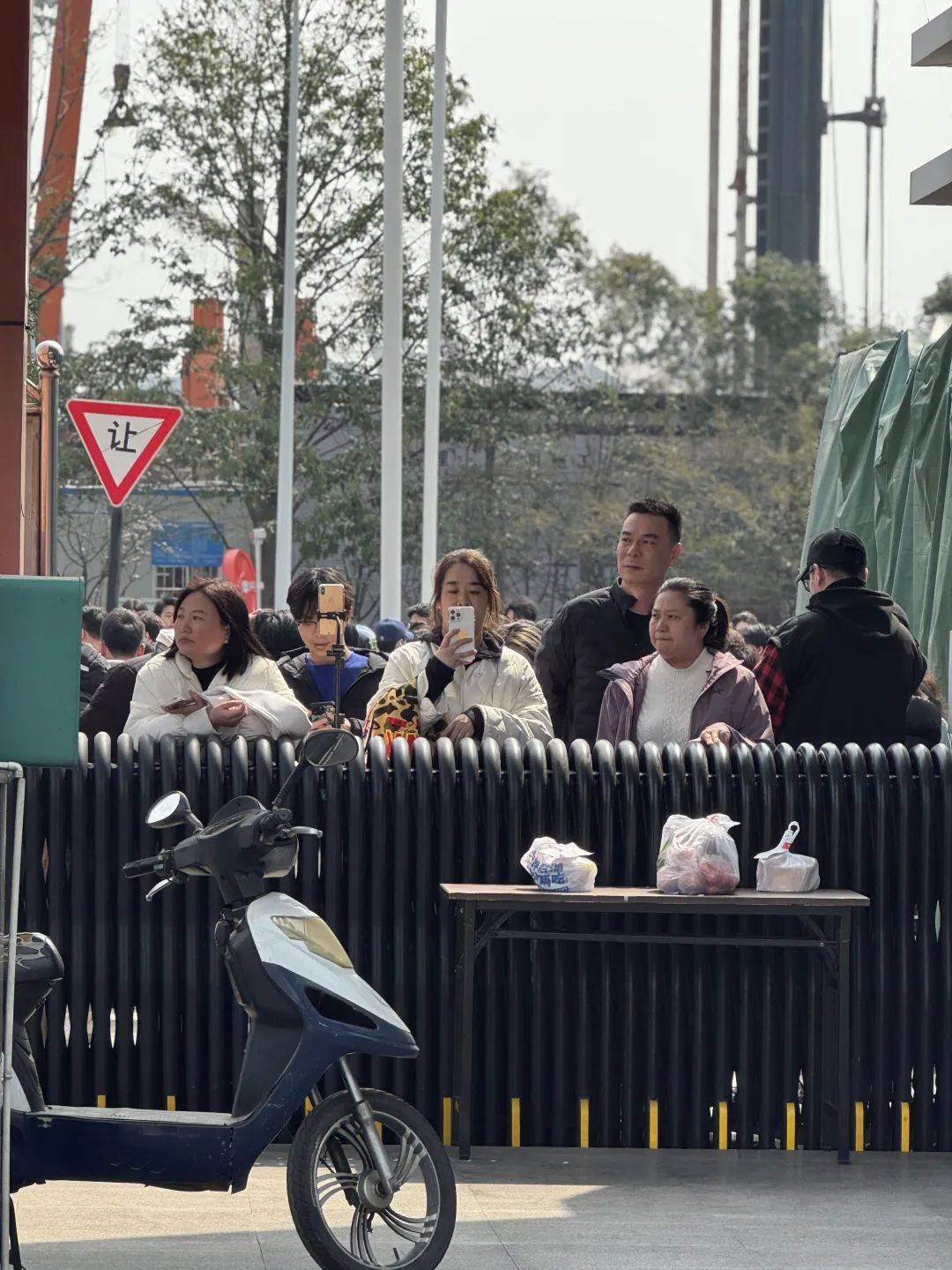 热搜爆了！杭州这里涌进4000多人，太养眼！网友：青春感爆棚……