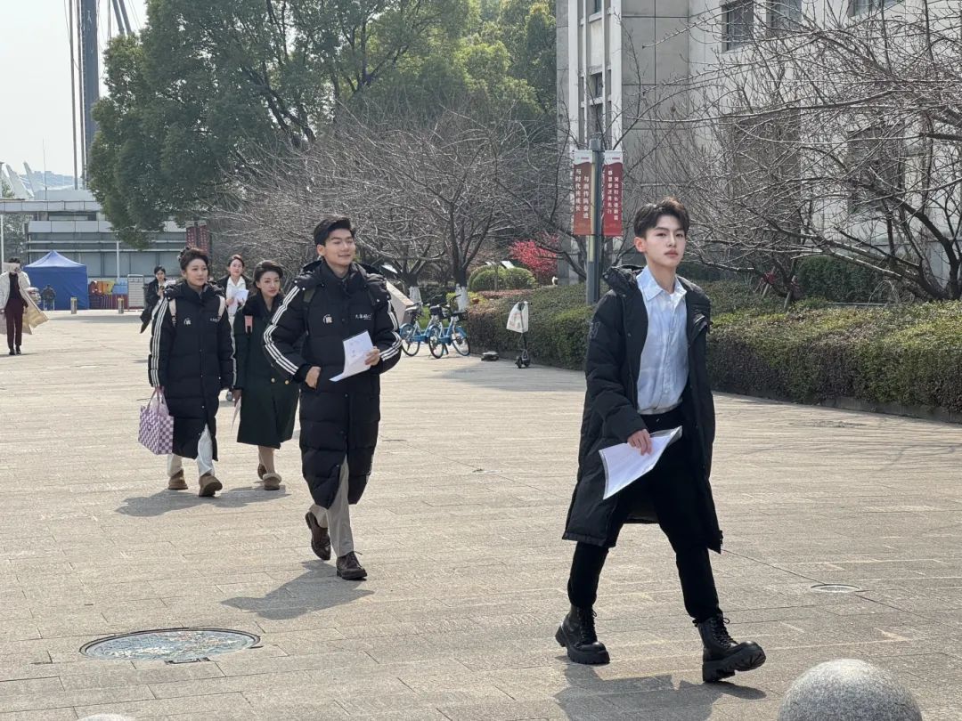 热搜爆了！杭州这里涌进4000多人，太养眼！网友：青春感爆棚……