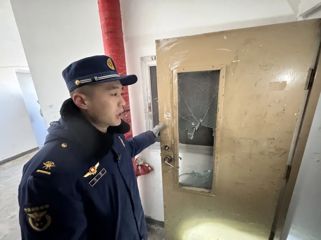 燃烧后剧毒！家中用TA违建，赶快拆掉→