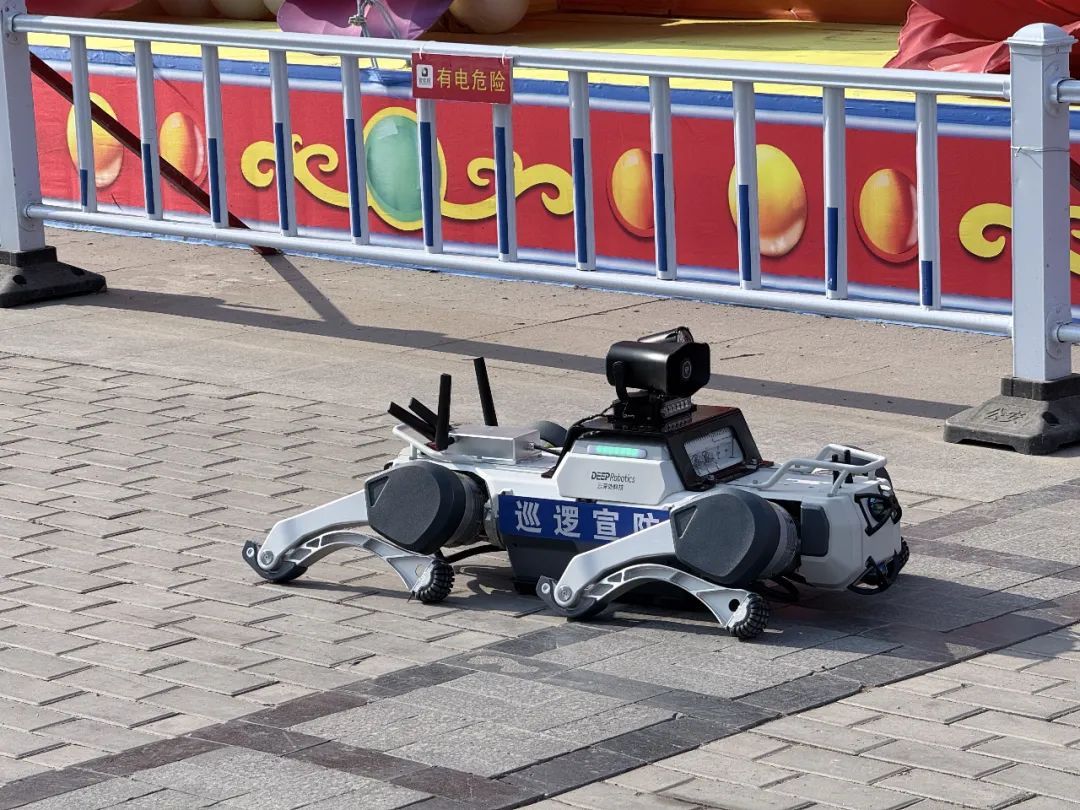 机器狗在北京上路巡逻了！想看看？在这个区>>