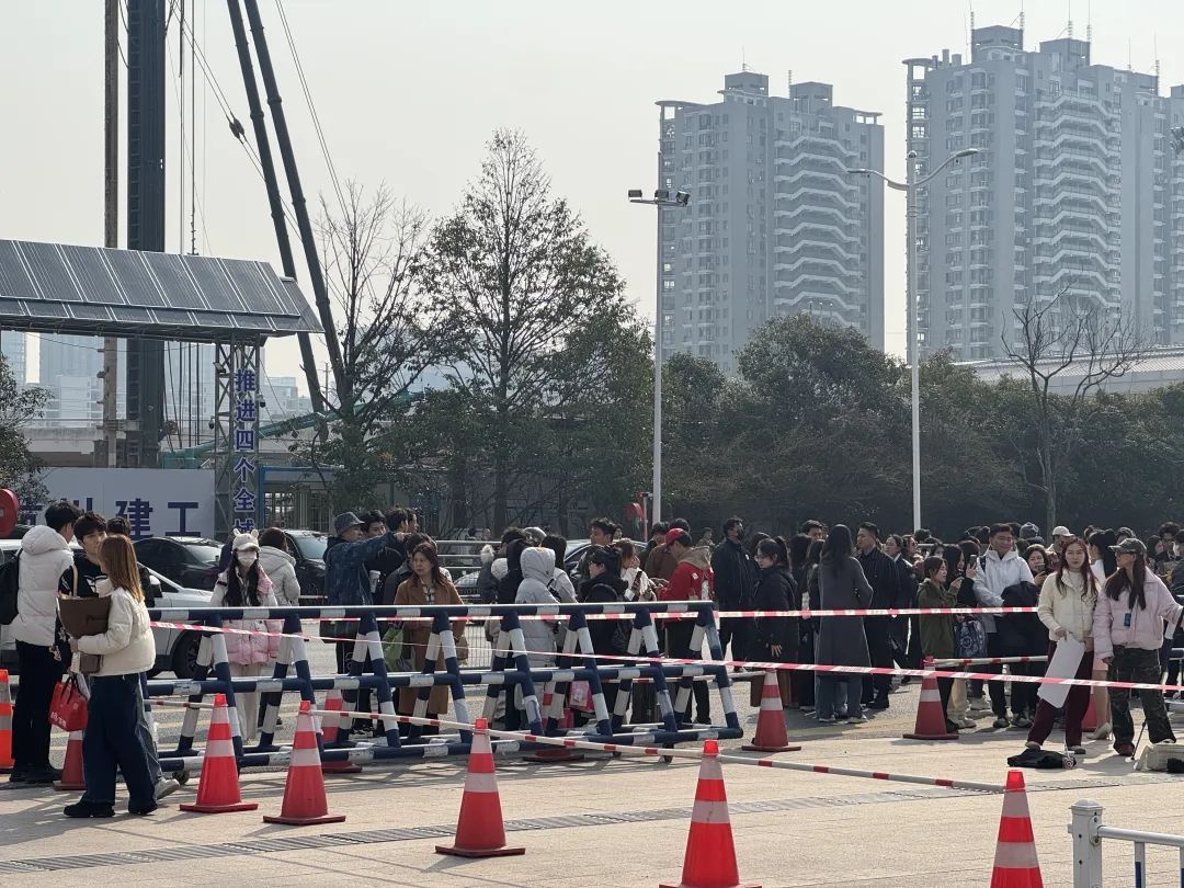 热搜爆了！杭州这里涌进4000多人，太养眼！网友：青春感爆棚……