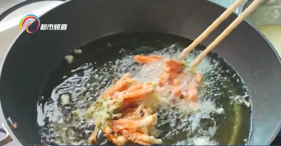 茶花、炮仗花、棠梨花…云南人的吃花季,把鸡蛋忙坏了! 茶花、炮仗花、棠梨花…云南人的吃花季,把鸡蛋忙坏了!