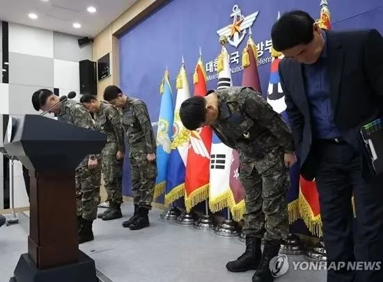 韩国空军,鞠躬道歉 韩国空军,鞠躬道歉