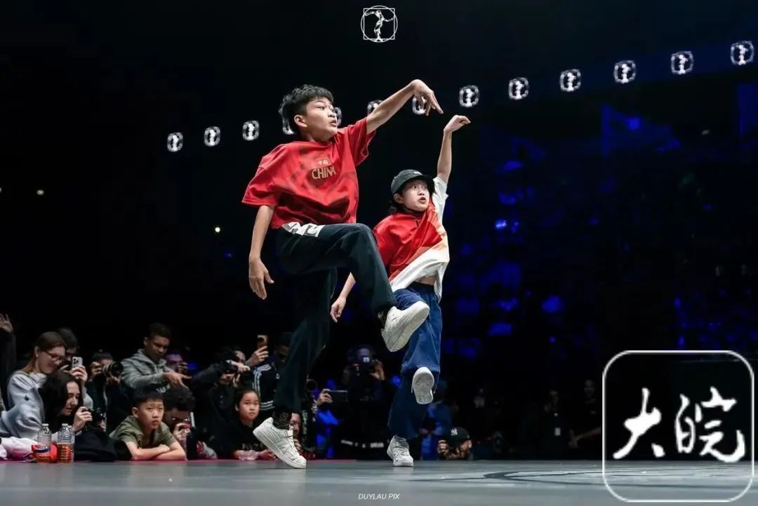 两位“小孩哥”，让外国人彻底“疯狂”！