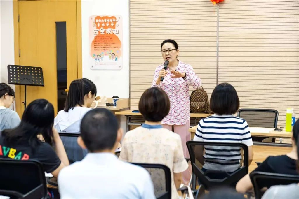 拼出“电竞手速”！超117万人抢课，上海市民夜校为老人专设报名入口