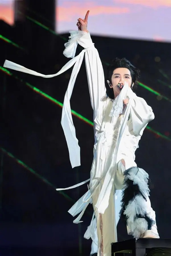 华晨宇演唱会突发意外！刘德华、张杰都在这里出过事