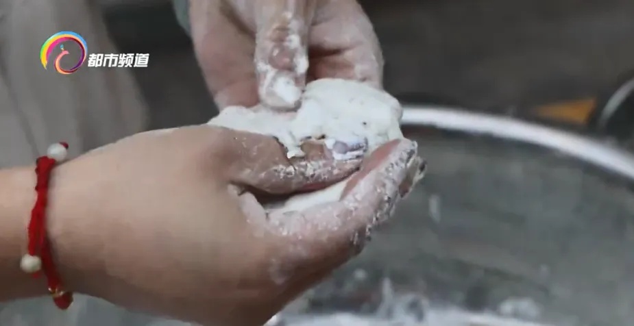 茶花、炮仗花、棠梨花…云南人的吃花季,把鸡蛋忙坏了! 茶花、炮仗花、棠梨花…云南人的吃花季,把鸡蛋忙坏了!