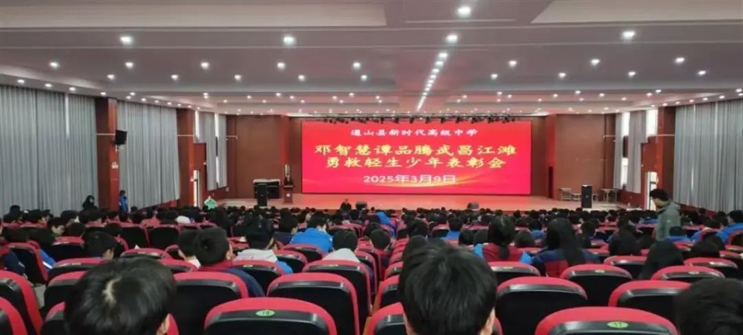 湖南女西宾不会游水却冲进长江拽回轻生小伙，“过后有些后怕”，学校：奖1万！