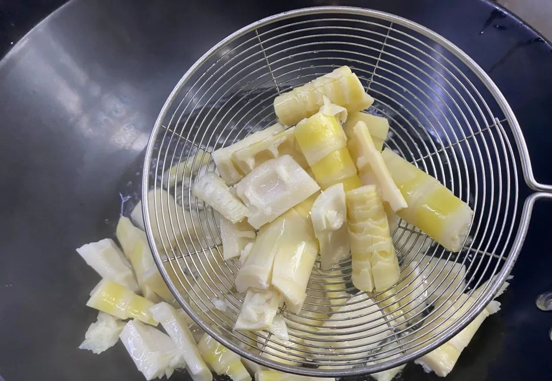 一碗下肚！杭州男子肚子破了个大洞！正大量上市……