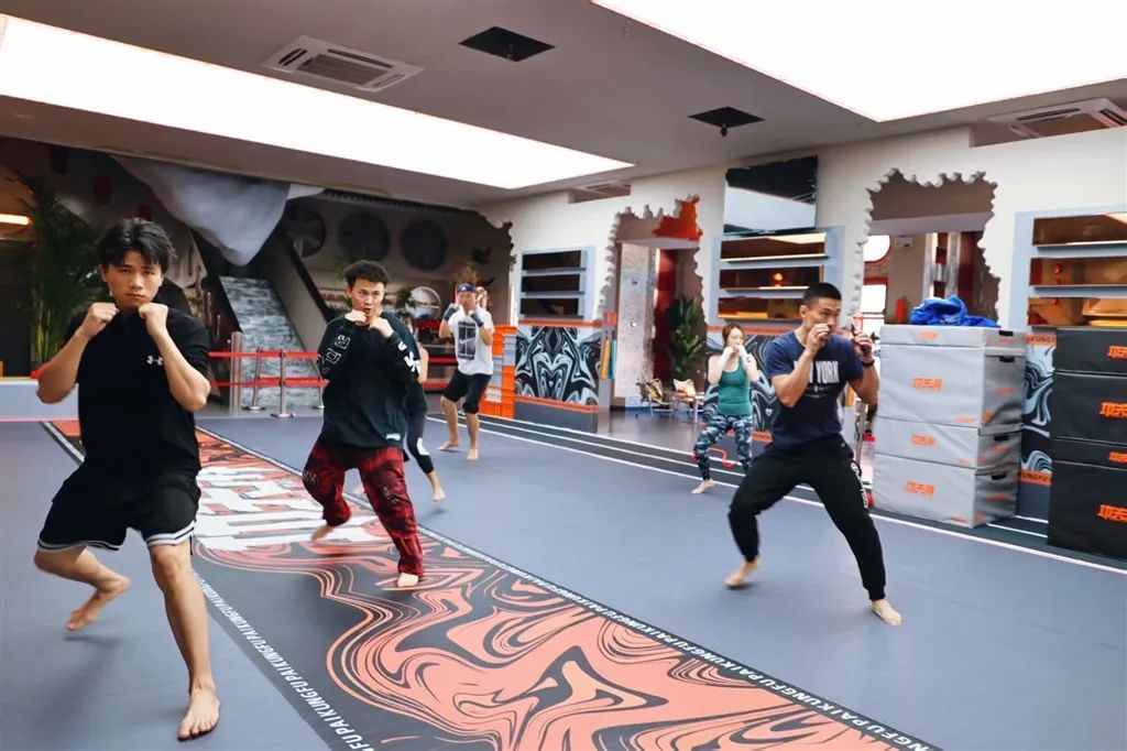 拼出“电竞手速”！超117万人抢课，上海市民夜校为老人专设报名入口