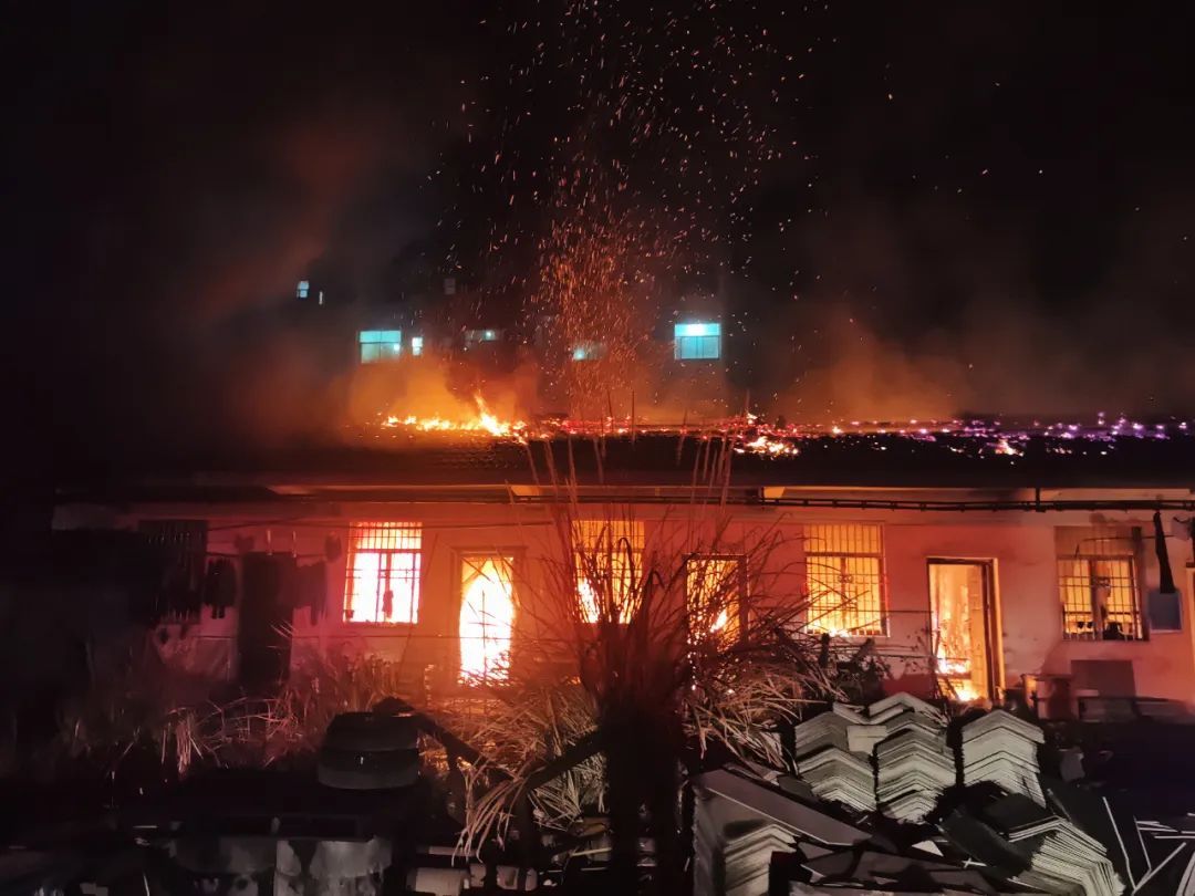 员工宿舍起火!“罪魁祸首”竟如此常见…… 员工宿舍起火!“罪魁祸首”竟如此常见……