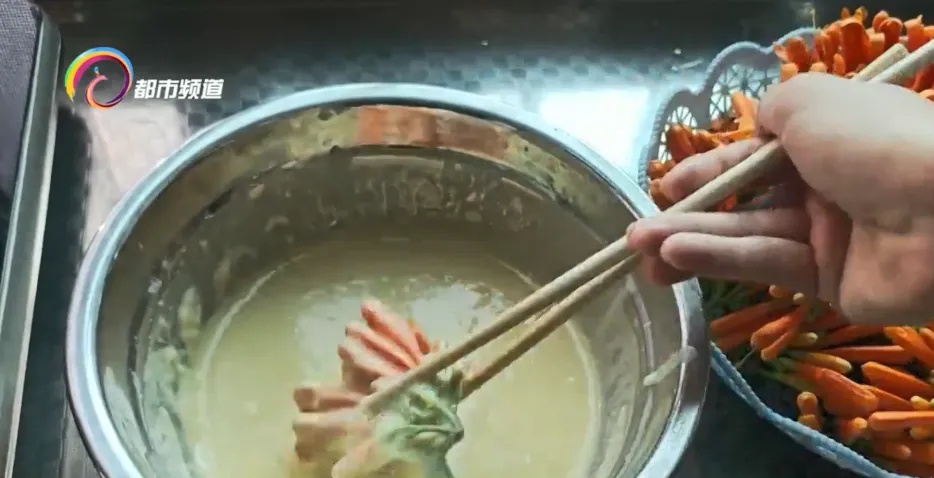 茶花、炮仗花、棠梨花…云南人的吃花季,把鸡蛋忙坏了! 茶花、炮仗花、棠梨花…云南人的吃花季,把鸡蛋忙坏了!