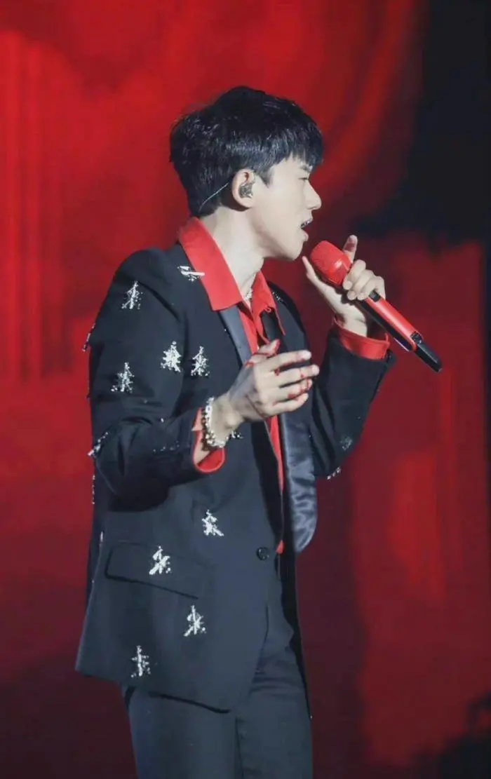 华晨宇演唱会突发意外！刘德华、张杰都在这里出过事