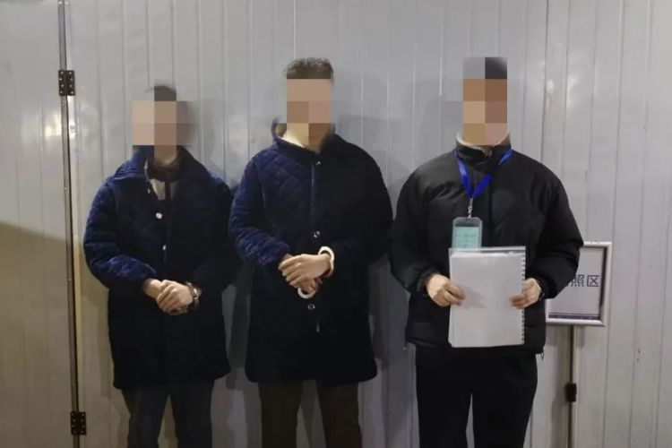 成都交警严查“飙车炸街” 4人被拘留