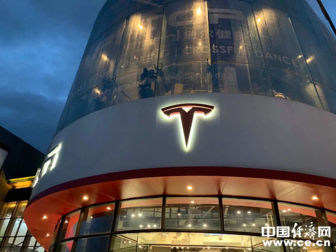 马斯克突发：遭大规模攻击！特斯拉股价“腰斩”