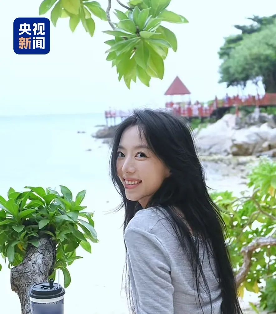 看不到色彩的他们,如今走在了彩虹上…… 看不到色彩的他们,如今走在了彩虹上……