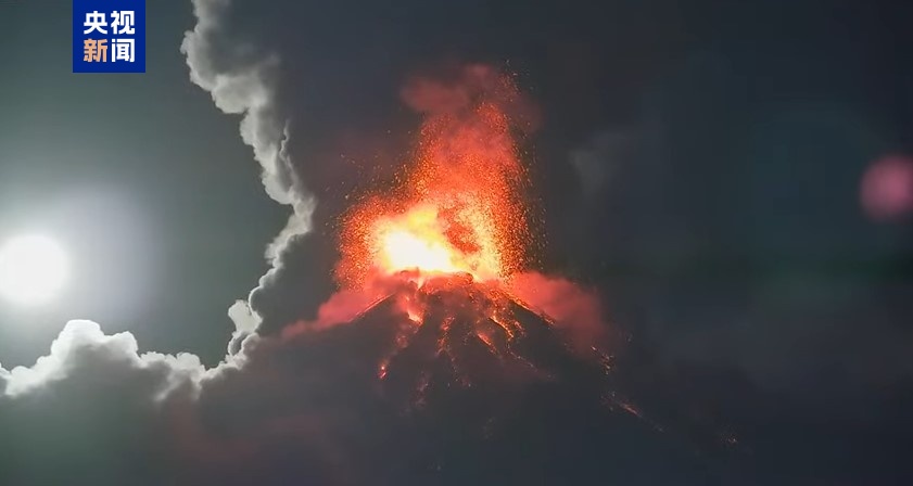 危地马拉富埃戈火山喷发 火山灰柱高达7000米